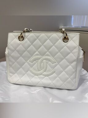 CHANEL White Quilted Leather Tote